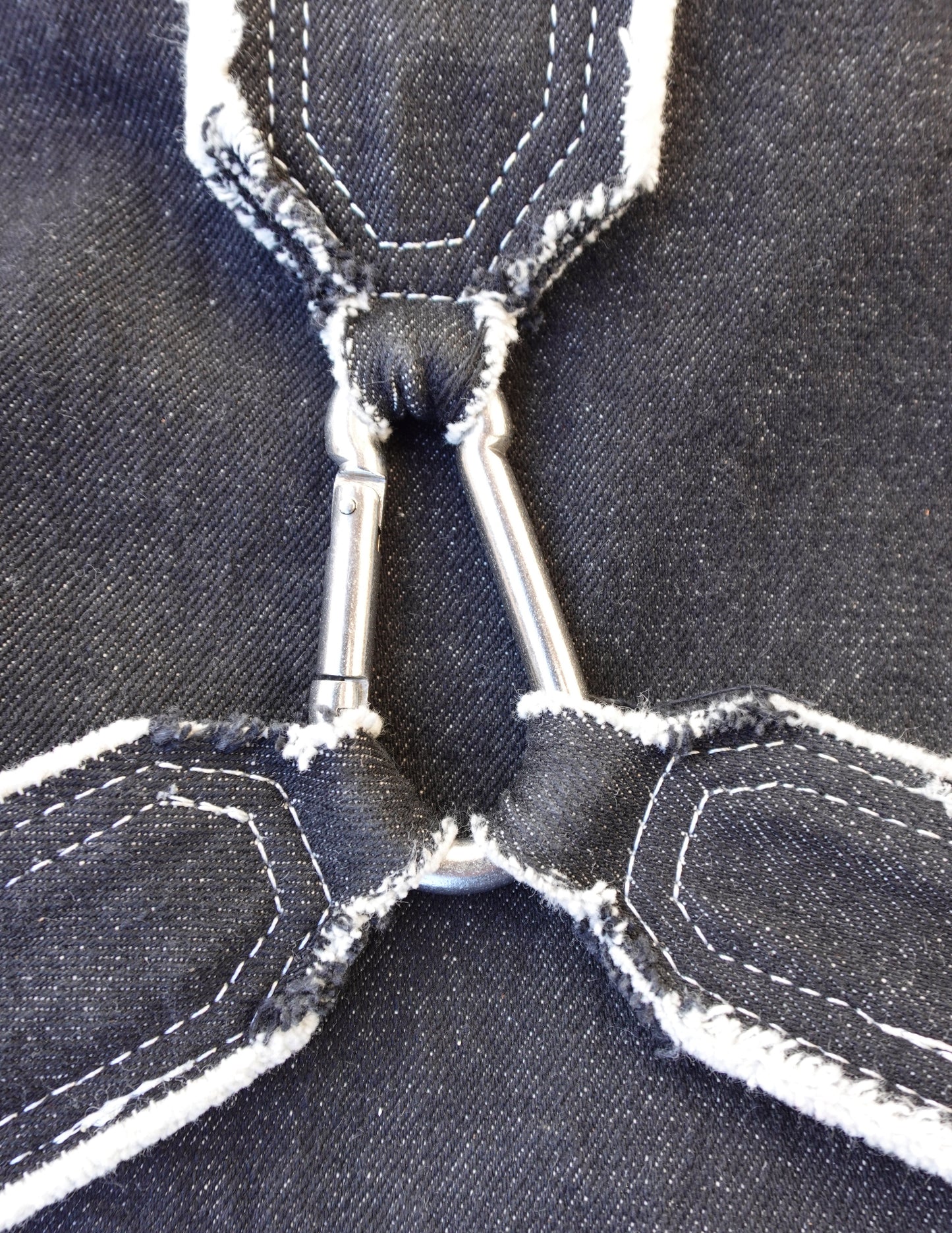 SLING BAG